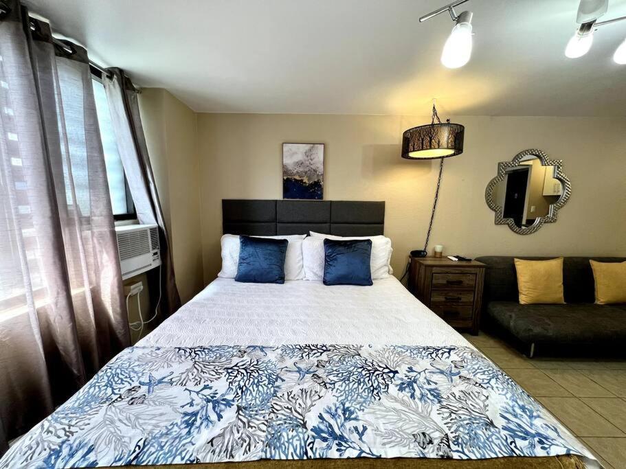 King Bed, Spacious, Legal, View ホノルル エクステリア 写真